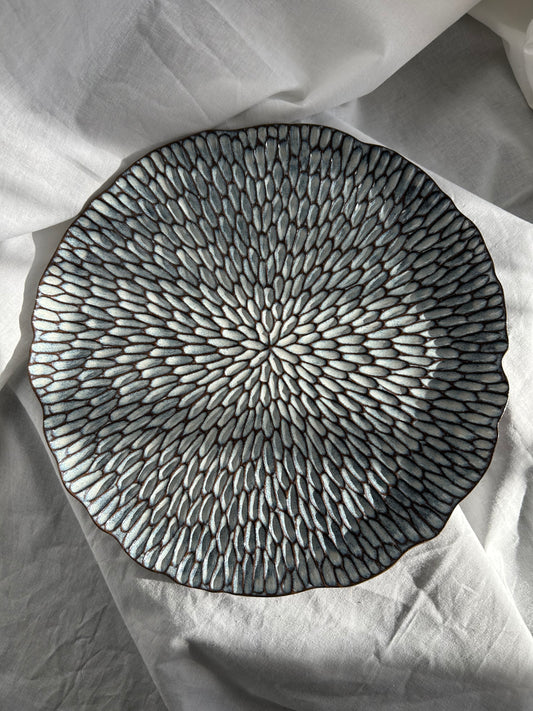 Textured Plate Sodalit - Talerz Ceramiczny z Rzeźbioną Fakturą 30 cm