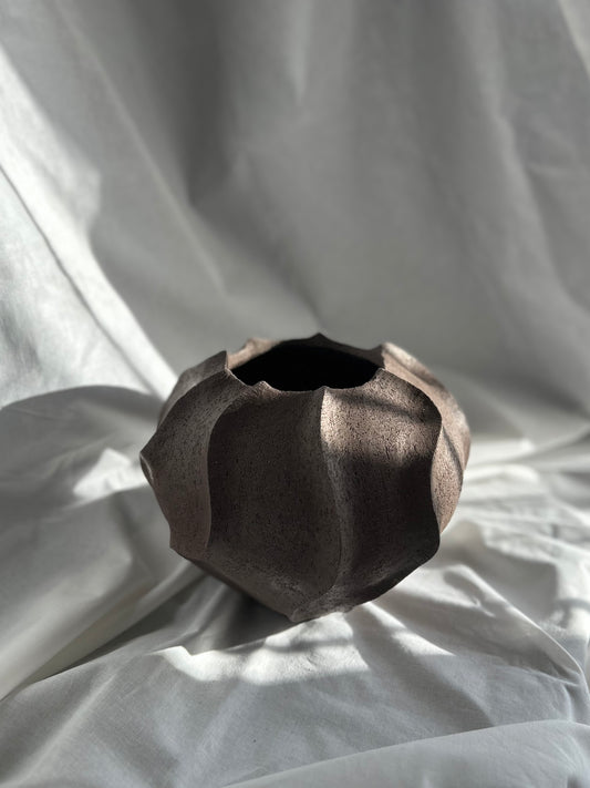 Rooted Vase - Ręcznie Formowany Wazon Ceramiczny 25 cm