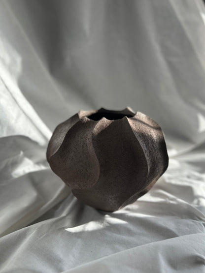 Rooted Vase - Ręcznie Formowany Wazon Ceramiczny 25 cm