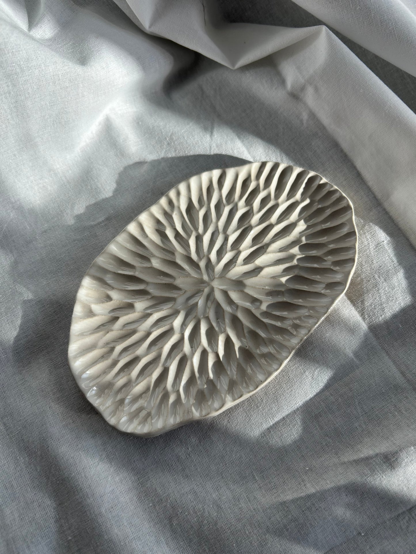 Textured Plate Alabaster - Talerz Ceramiczny z Rzeźbioną Fakturą 15 cm