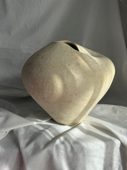 Dune Vase – Ręcznie Formowany Wazon Ceramiczny 28 cm
