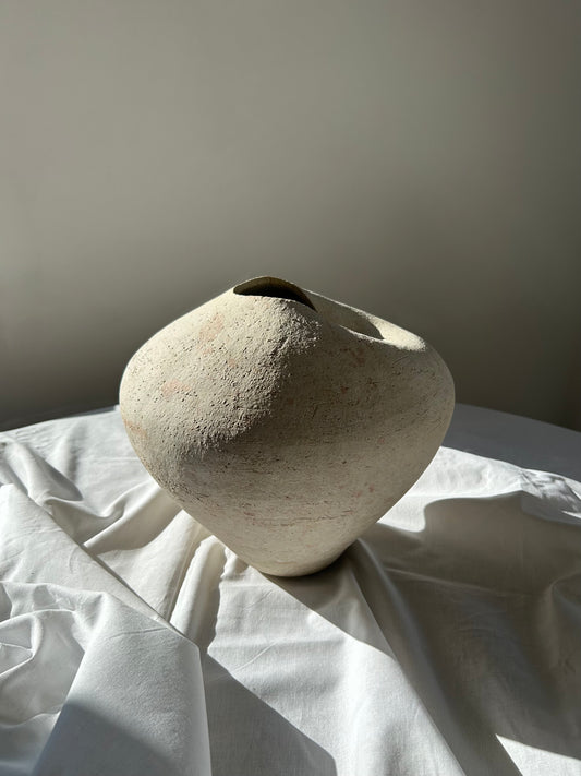 Dune Vase – Ręcznie Formowany Wazon Ceramiczny 28 cm