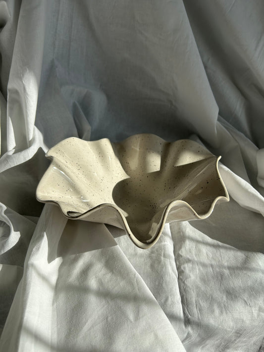 Bloom Bowl – Ręcznie Formowana Misa Ceramiczna 30 cm