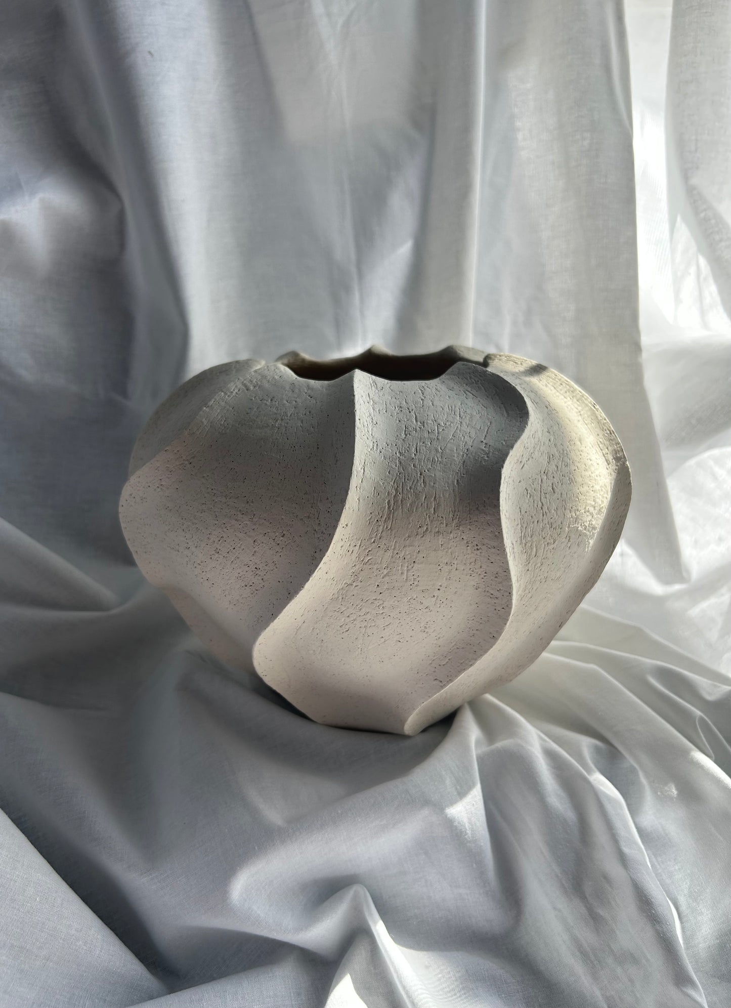 Rooted Vase - Wazon Ceramiczny Ręcznie Formowany 25cm